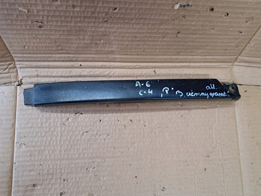 фото №1, Audi a6 c4 молдинг накладка на фару pod фара правый перед