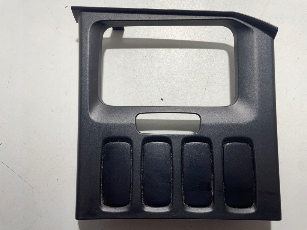 фото №1, Рамка панель переключателей консоли scania r 1868290