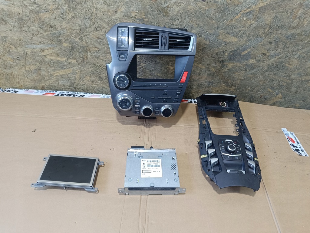 фото №1, Панель радио дисплей навигация citroen ds5 9808377080