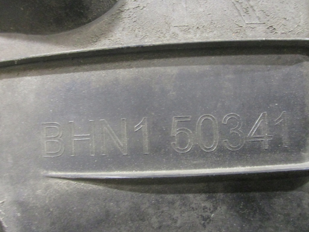 Защита пластик подкрылок задний  правый mazda 3 iii bm przedlift 13-15 bhn150341 в Украине