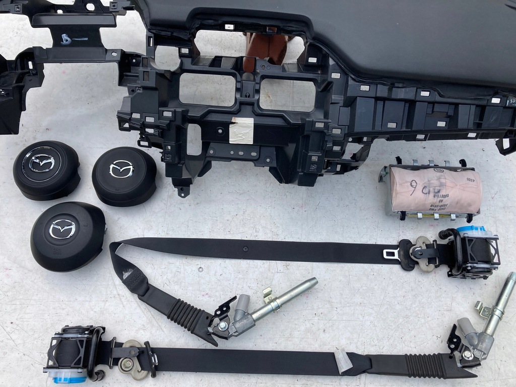 фото №5, Mazda 6 gj lift приборная панель приборная панель консоль подушки безопасности ремни