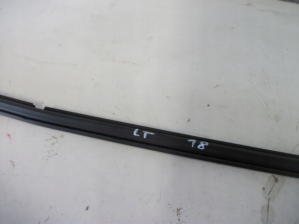 фото №2, Молдинг уплотнитель левый задняя внутренняя vw t-roc