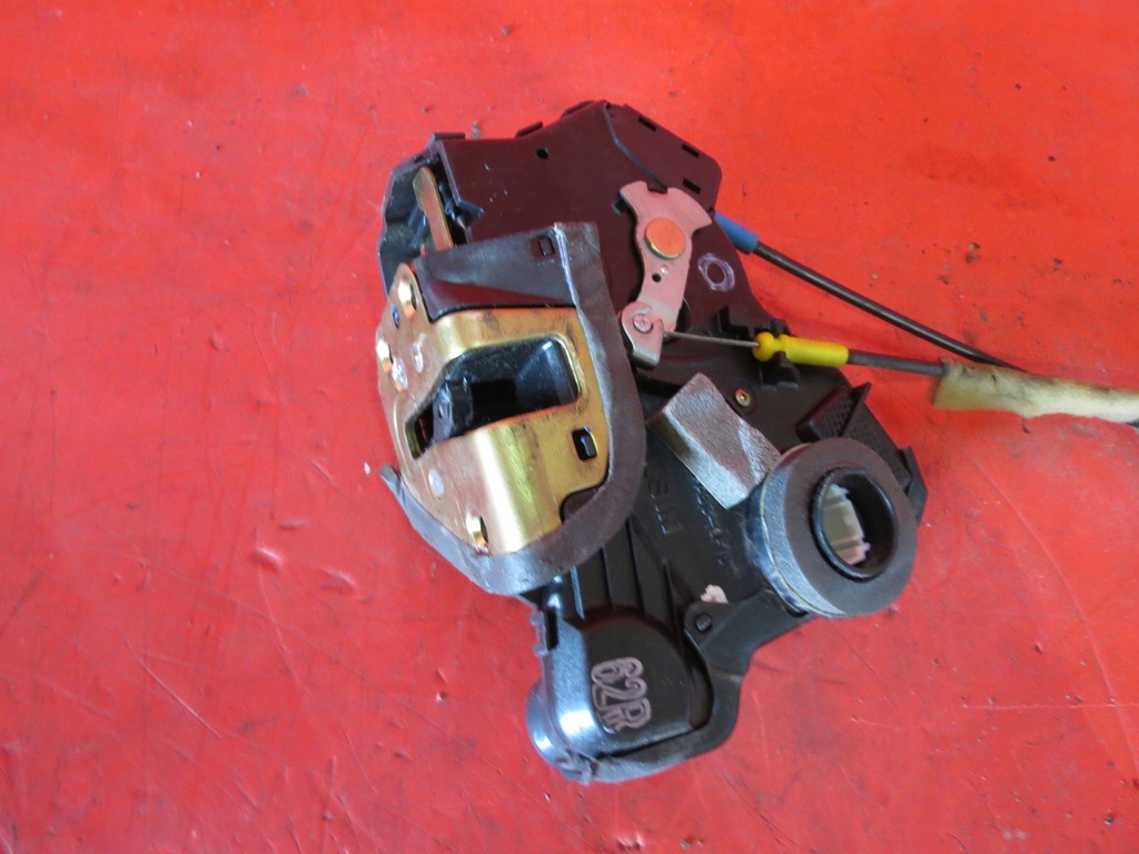 фото №3, Corolla verso 2 ii замок дверь правый перед 2pin eu