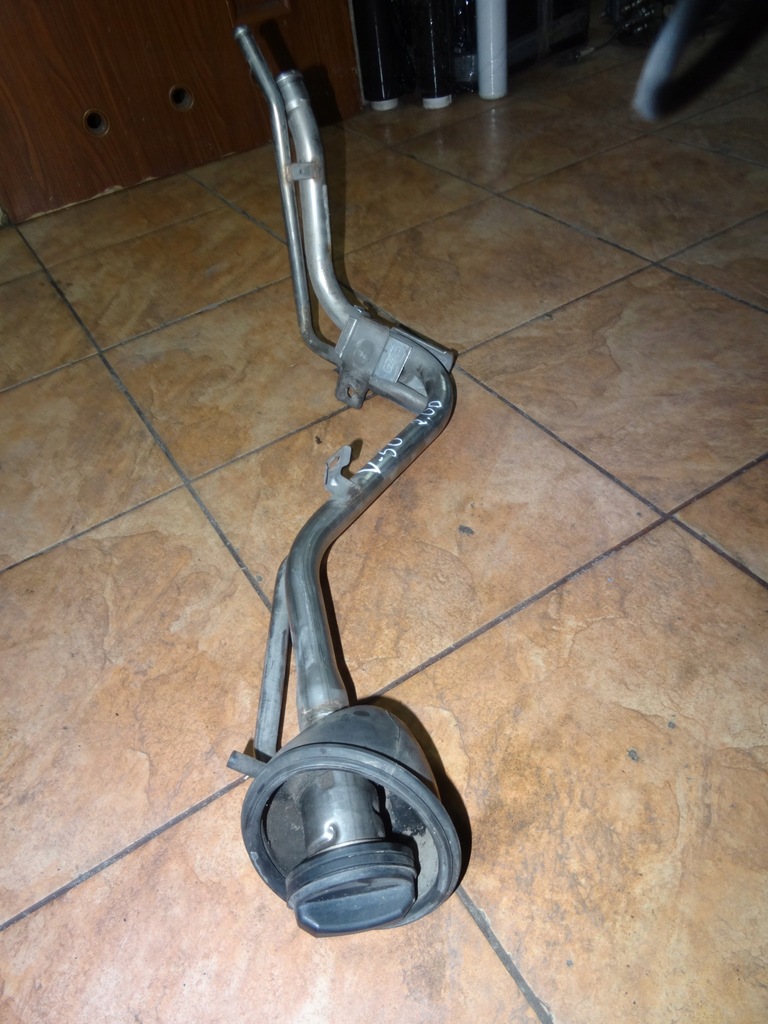 фото №4, Volvo v50 2.0d труба заливная горловина топлива