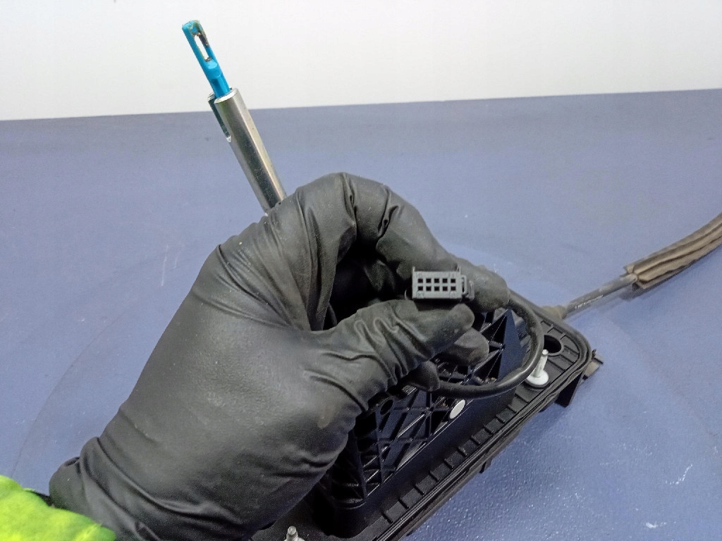 Audi a3 8p кулиса  кулиса коробки s-tronic dsg 8p2713025s Недорого