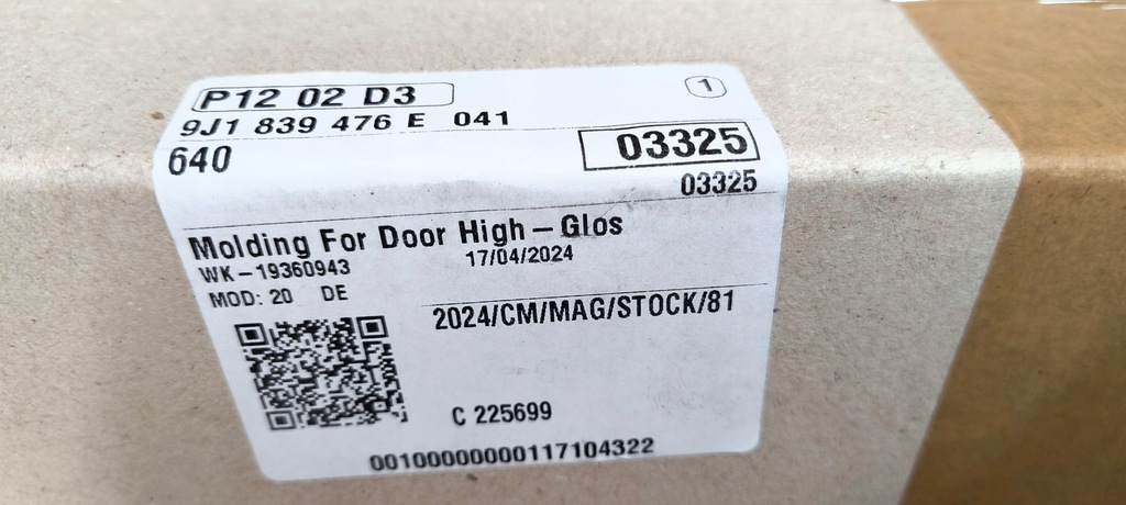 фото №8, Молдинг отделочная оконная дверь правый задняя porsche taycan 9j1839476e