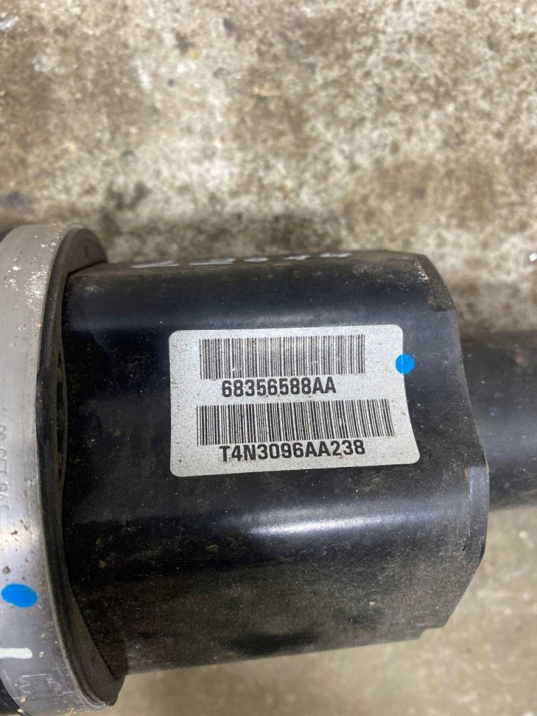 Chrysler pacifica 2018 привідний вал Зі Шроту