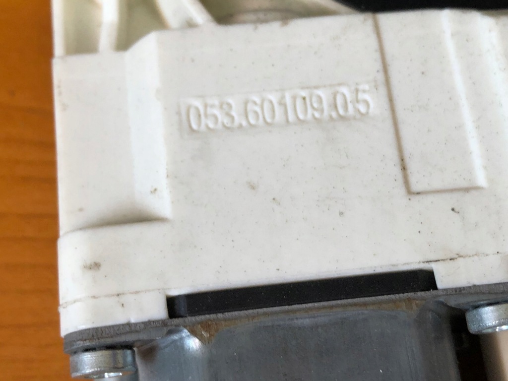 Citroen c8 двигун скло лівий перед 1400794680 в Україні