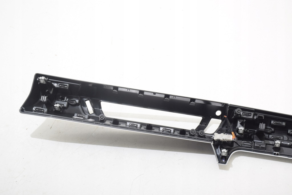 фото №11, Bmw x1 u11 x2 u10 2 u06 правая молдинг алюминиевая dekor панели консоли