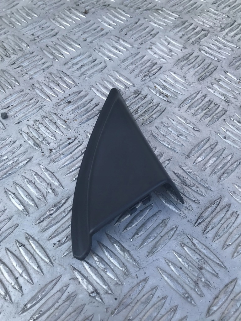 фото №2, Треугольник заглушка дверь перед правая volvo v40 ii