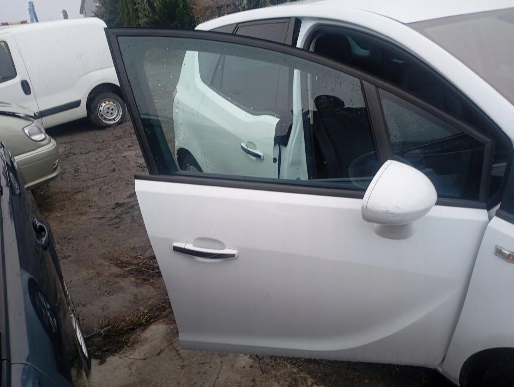 Купити Двері правий перед праве передні opel meriva b