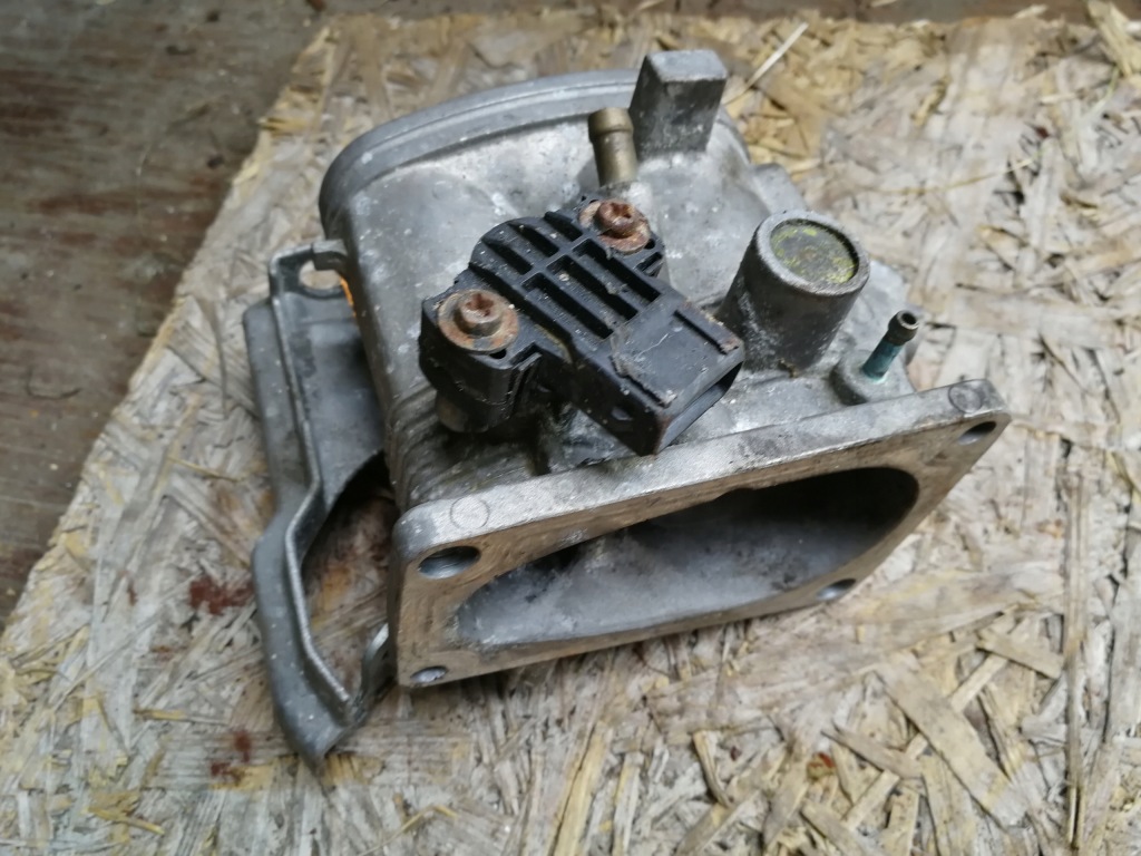 Дроссельная заслонка воздуха bmw e36 1.8 is в Украине