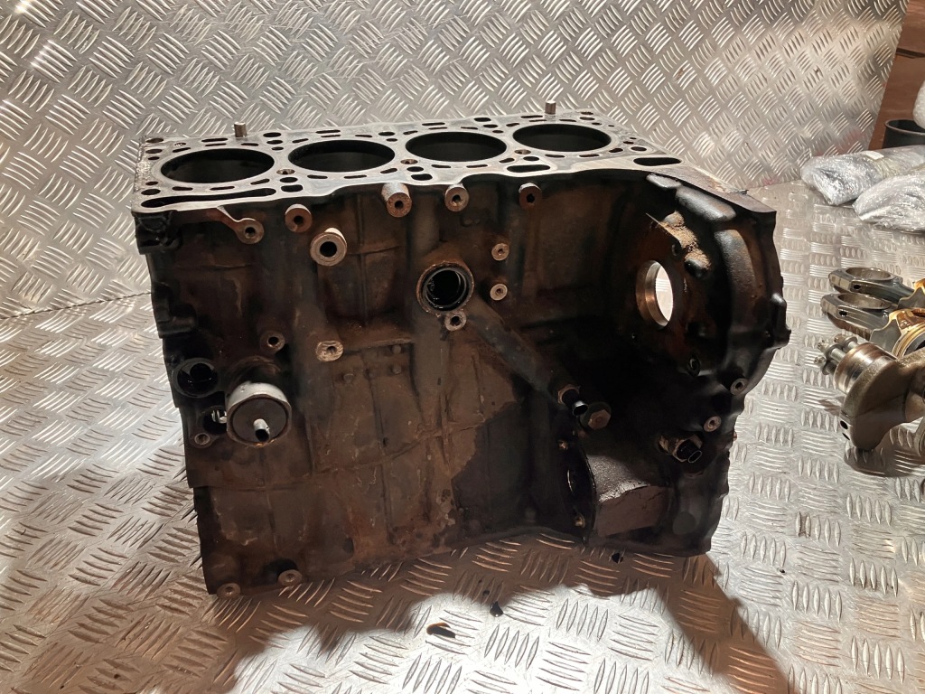 Блок двигуна mercedes gla x156 2.2 cdi 651930 в Україні