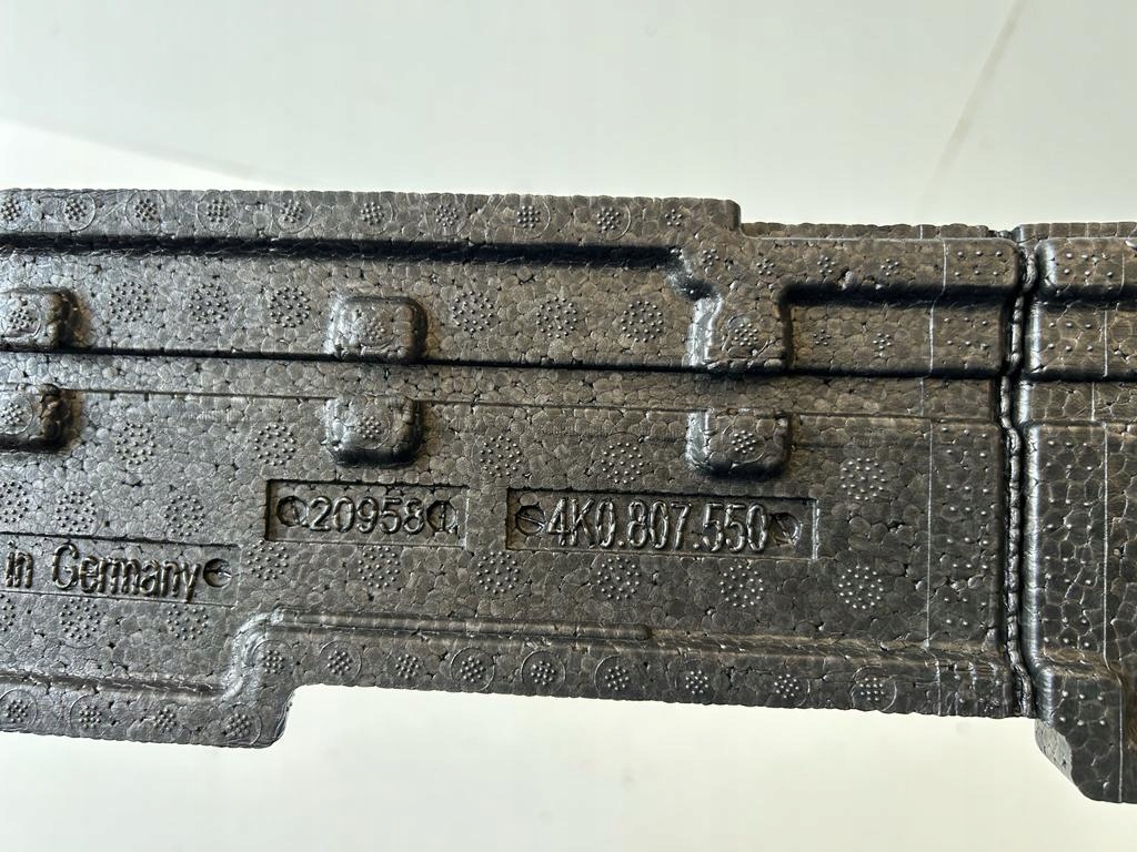 фото №2, Audi a6 c8 4k0 абсорбер бампера перед 4k0807550 оригинал