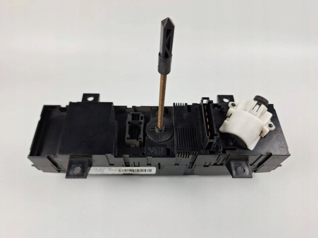 Купити Панель кондиціонера mercedes-benz sprinter w906 a9068300485kz