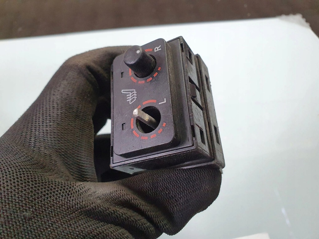 фото №6, Lexus is 200-300 1999 переключатели подогрев сидений