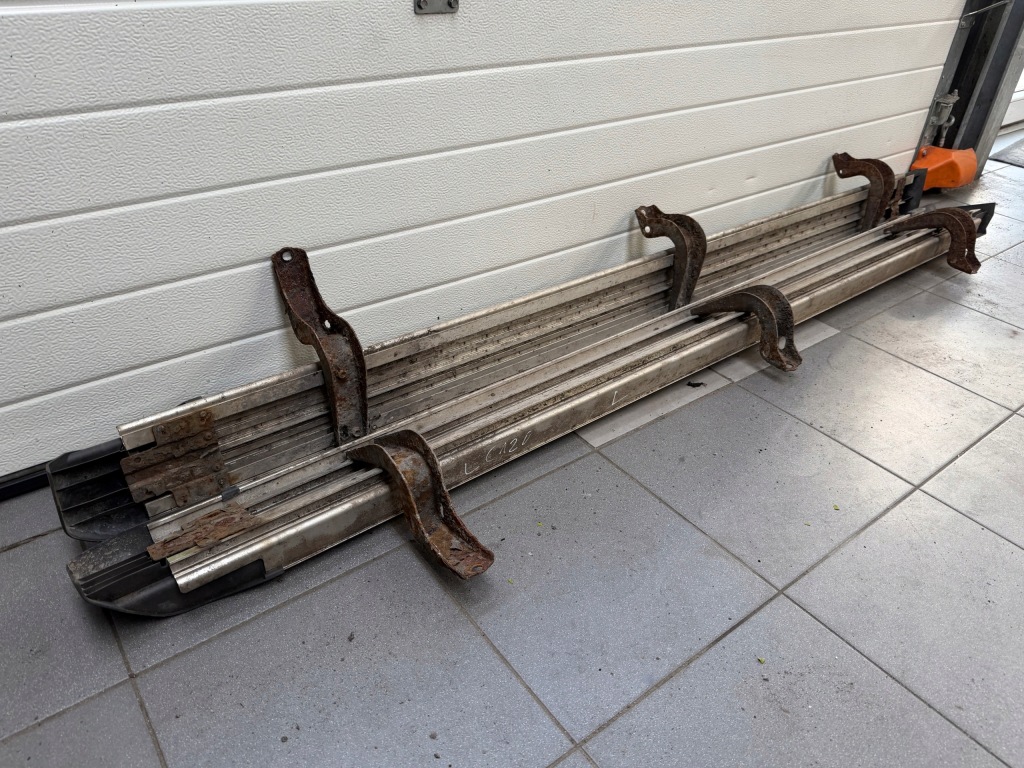 Пороги пороги комплект toyota land cruiser 120 оригінал alu в гарному стані Недорого