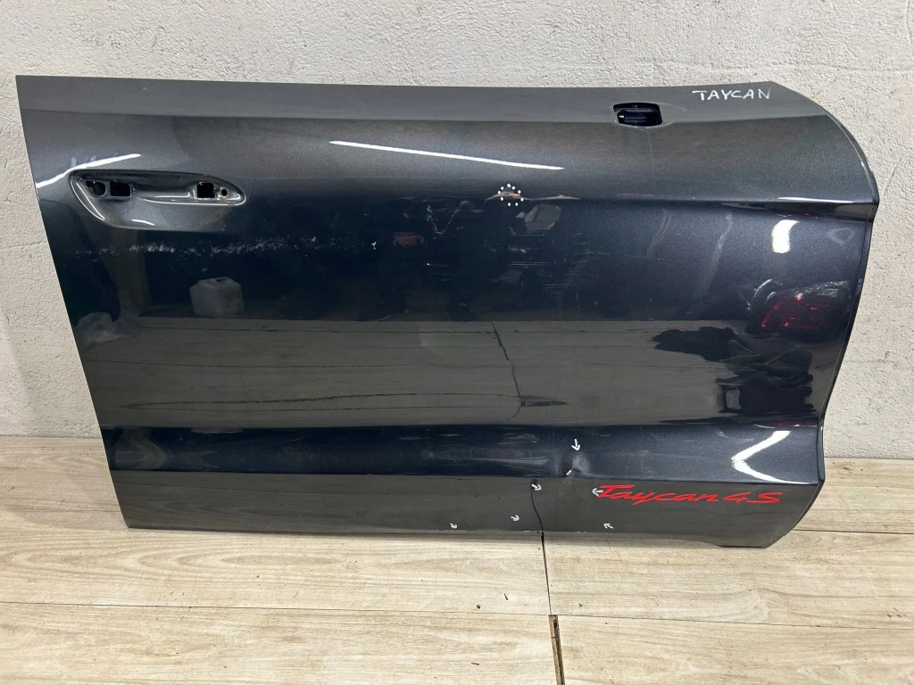 фото №1, Porsche taycan 9j1 2020 дверь