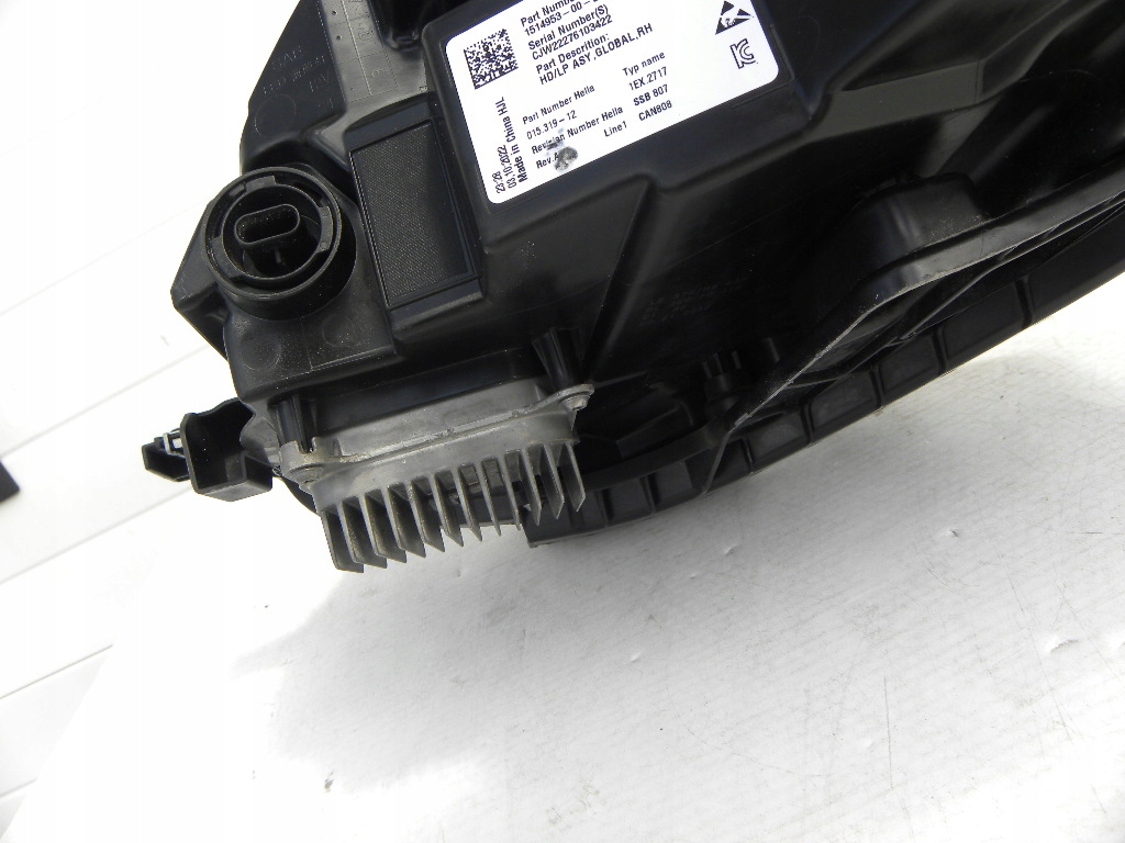 фото №9, Tesla 3-tesla y лампи передні ліва i права сторона