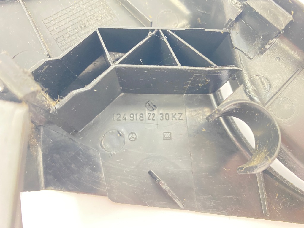 Пластик сиденье правого пассажира чёрный mercedes w124 sedan универсал 1249182230 Цена