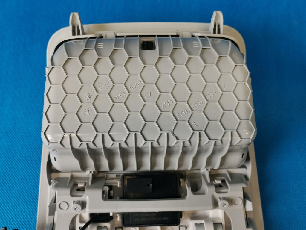 фото №8, Skoda karoq kar 2018r 1.0tsi 85kw лампа освітлення кабіни полиця 5e0867489