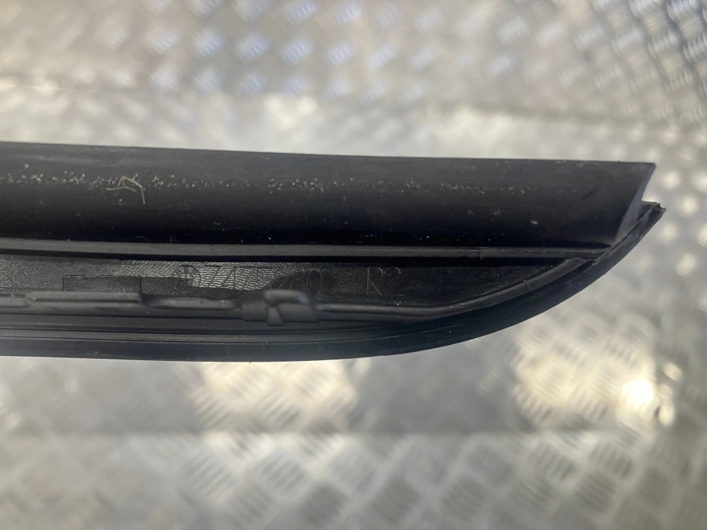 фото №2, Молдинг скло лобове права bmw 2 f44