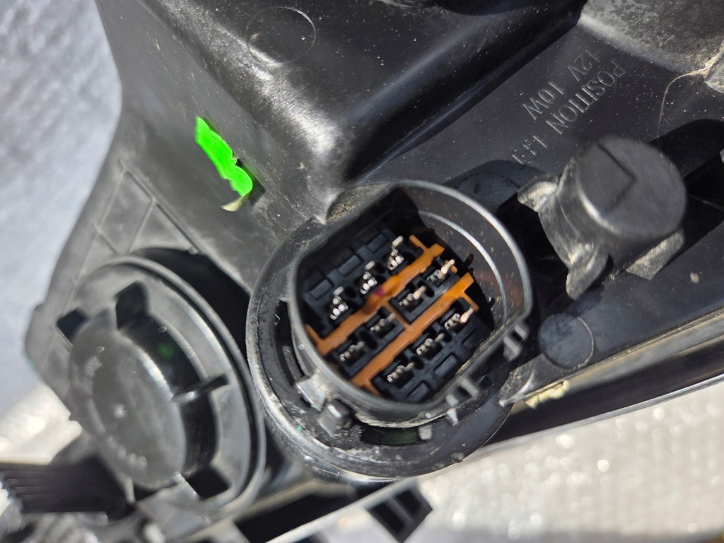 Hyundai i20 фара перед левая led 92101-c8200 bdb Киев