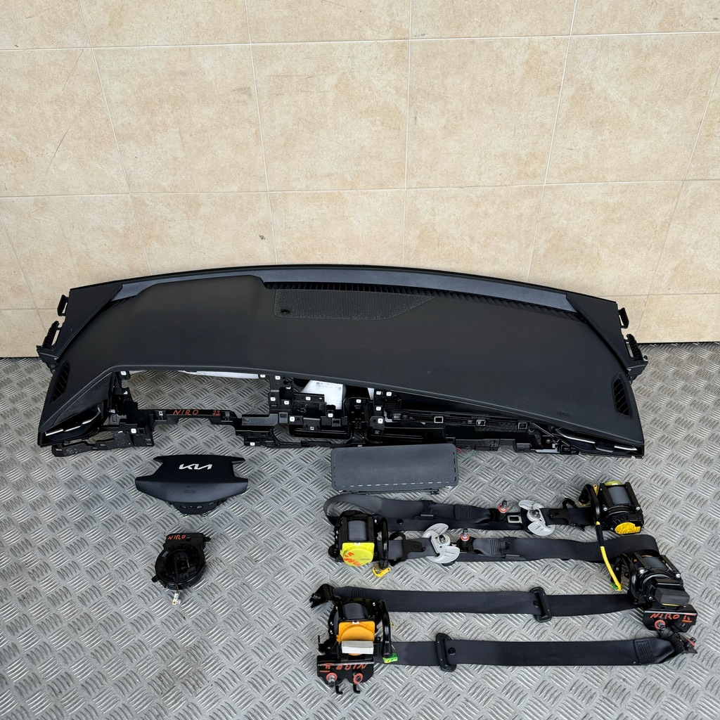 фото №1, Панель приладів комплектна подушка безпеки консоль ремені панель приладів kia niro ii 2023 rok