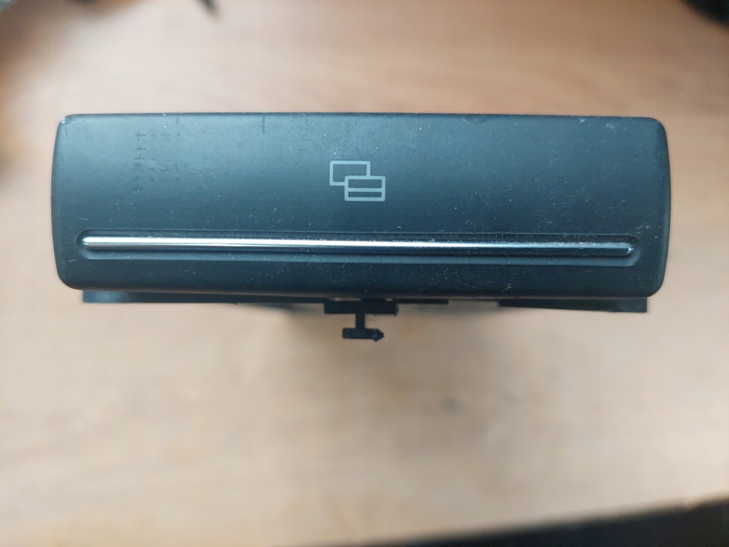 фото №1, Audi a3 8p wizytownik ящик исправный хороший