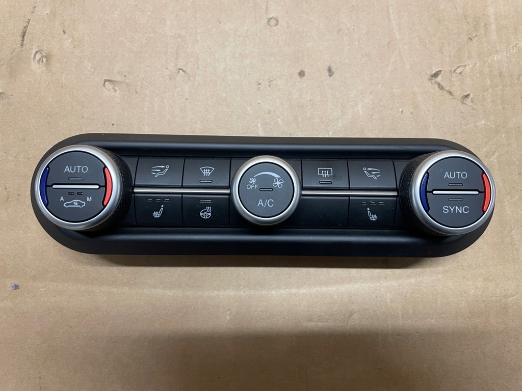 фото №1, Alfa romeo stelvio панель кондиціонера 01561461530