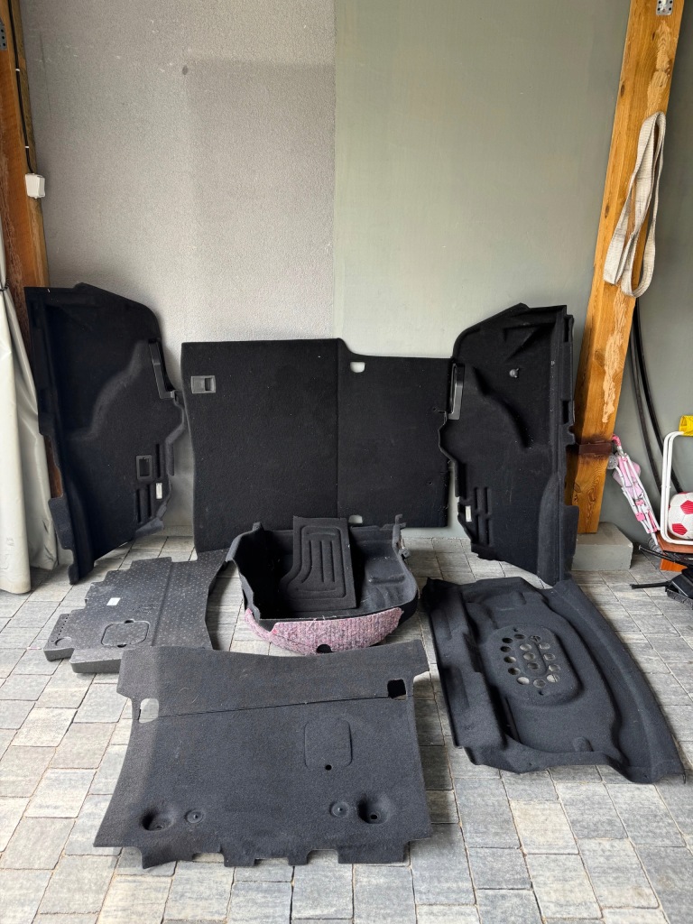 Купити Обшивка внутрішня багажника maserati quattroporte vi комплект