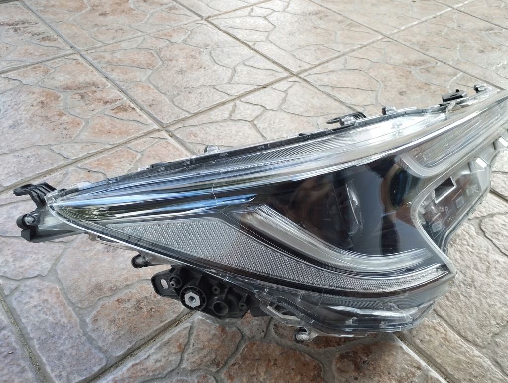 фото №7, Лампа права full led toyota corolla e21 81110-02s70