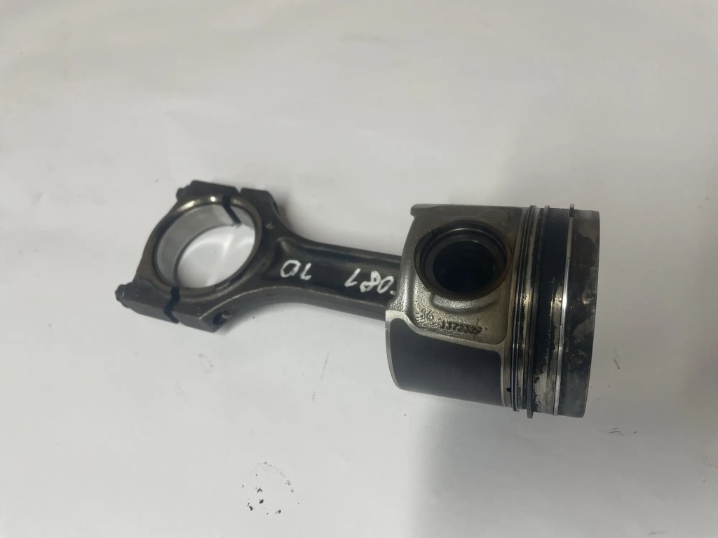 Купить Mini clubman f54 поршень 1372329 2019 2000cm3