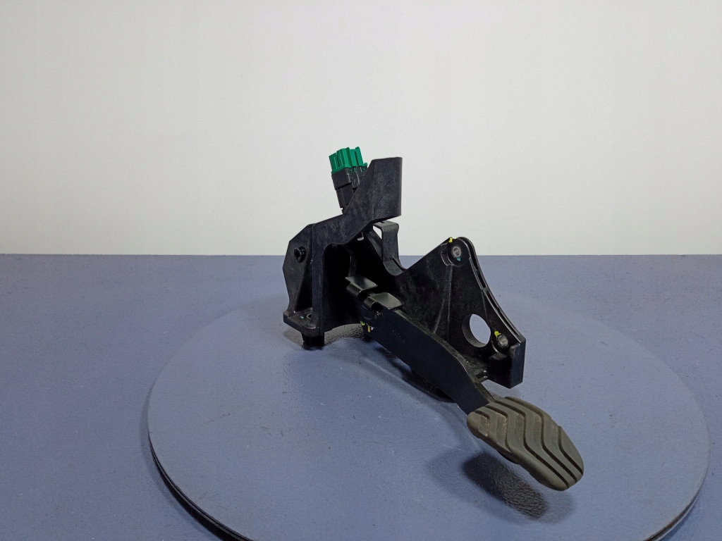 фото №1, Renault clio v педаль тормоза механическая коробка передач 465014942rt