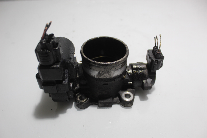 фото №1, Дроссельная заслонка toyota corolla verso e120 2.2d4d