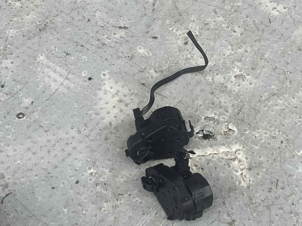 фото №1, Двигатели двигатели крышка вентилятор климатроник bmw 5 e39 оригинальный номер