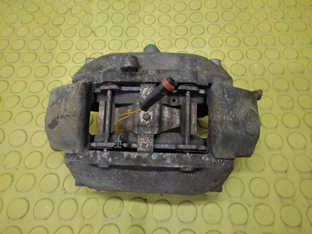 фото №1, Mercedes w211 3.2 cdi супорт гальмівний правий перед 20704704