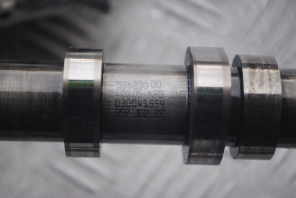 Вал впускной  выпускной валы распределительного вала 2.7 tdi audi a6 c6 Киев