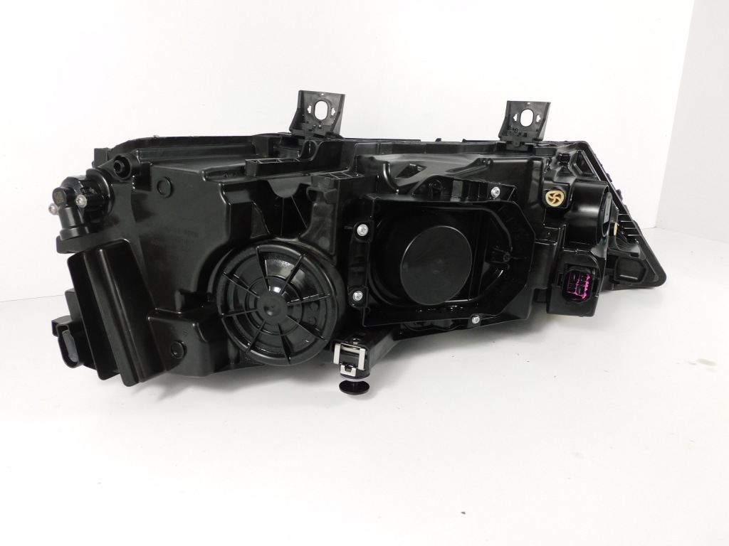 Купить Audi q7 4m рестайлинг  фара правый  full led америка 4m0941012f