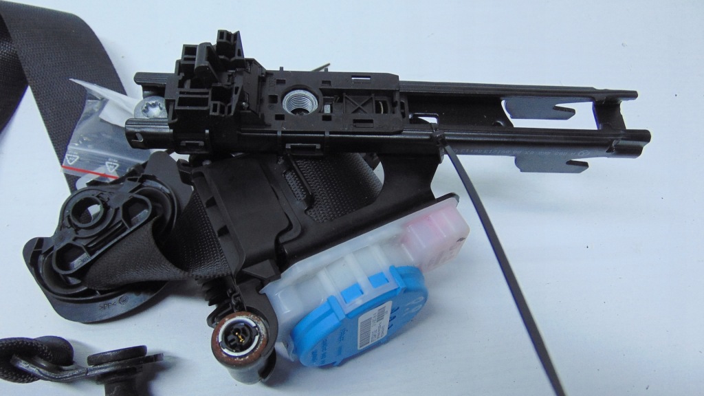 фото №4, Mercedes b w246 pas безопасности натяжитель правый перед 071dgay1u2