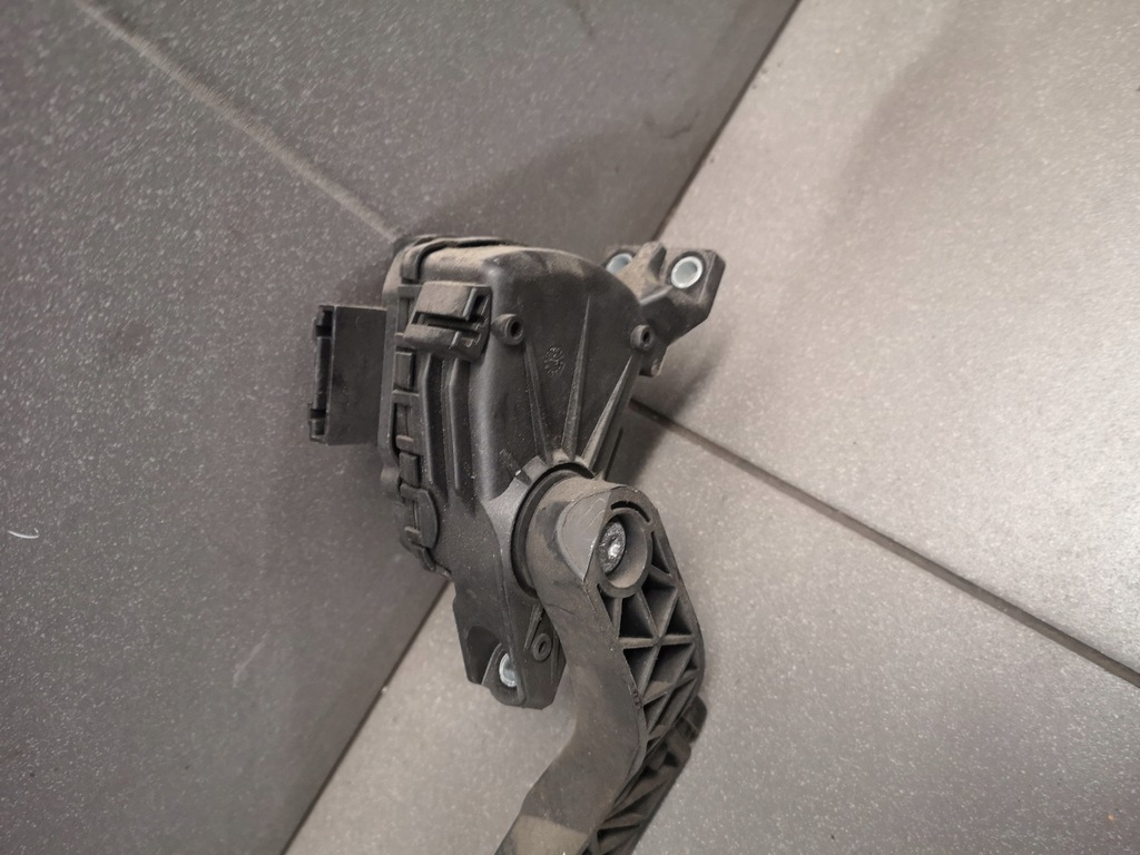 фото №5, Датчик положения газа audi a6 c5 2.5 tdi eu 8d1723523m