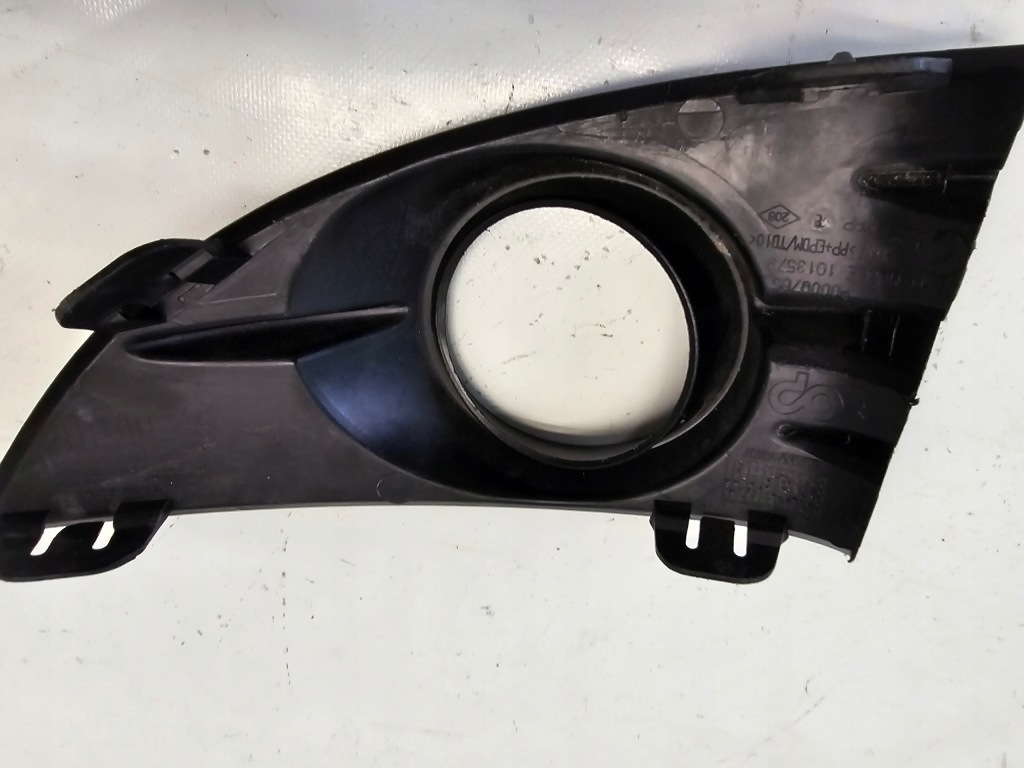 Решётка бампера правая перед renault scenic ii рестайлинг  2006-2009 Оригинал