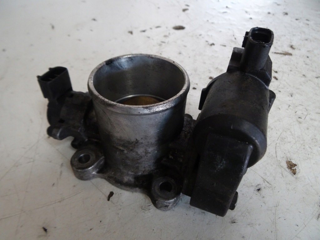 фото №1, Дроссельная заслонка toyota avensis t25 2.2 192300-2010