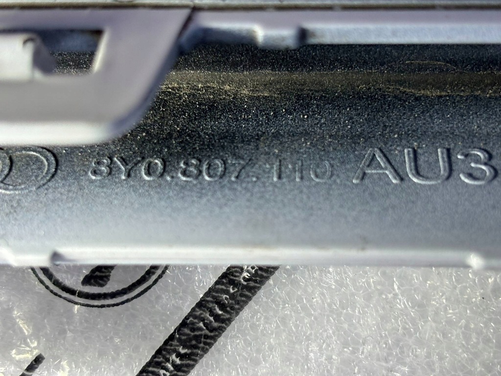 фото №14, Молдинг бампера передний audi a3 8y0807110a