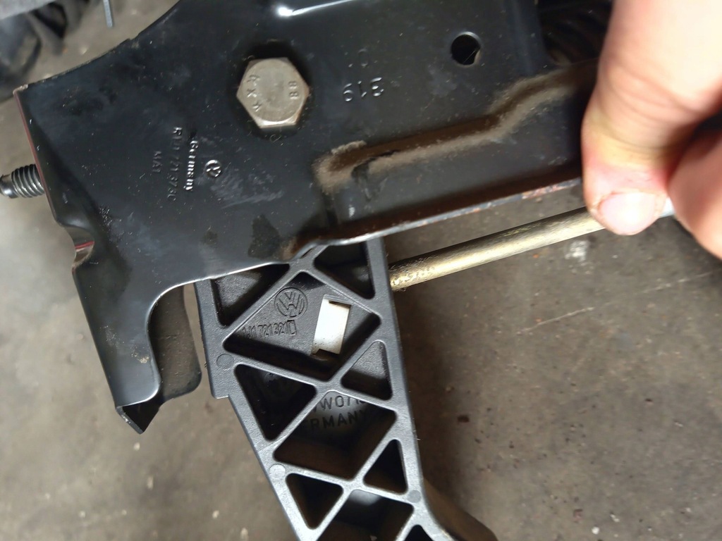 фото №7, Audi a3 s3 8l 1999 педаль сцепления 1j1721059q