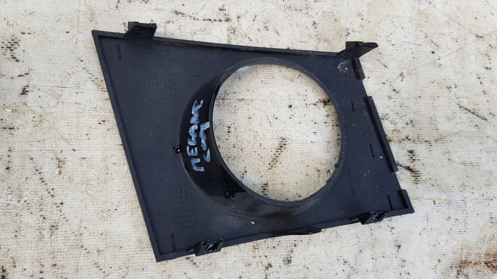 Решётка угол бампера перед renault megane 2 рестайлинг Недорого