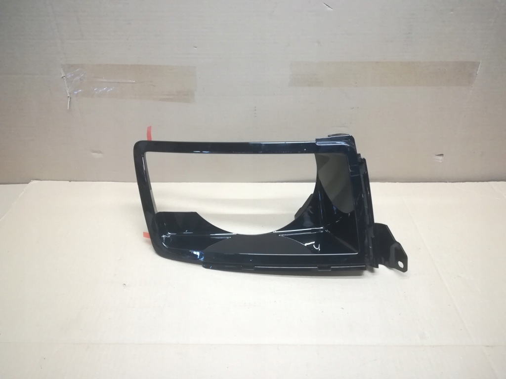 фото №1, Land rover defender l663 рамка лампи права