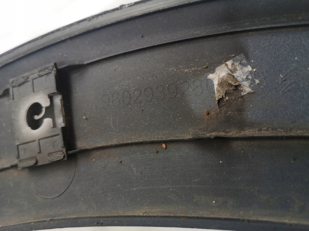 фото №7, Peugeot 208 gti - молдинг крыла левый задняя