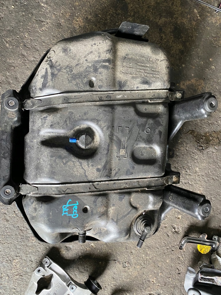 фото №1, Jeep grand cherokee wk2 бак adblue насос