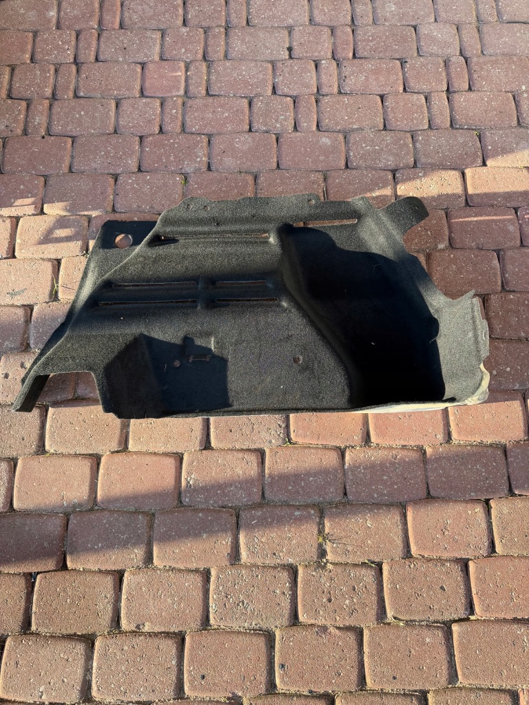 Купить Обшивка материал багажника обивка правый задний  renault austral 849507002r